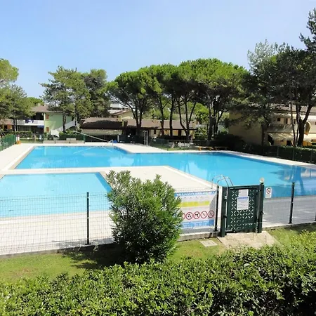 Villa With Shared Pools And Garden Bibione