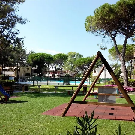 With Shared Pools And Garden * 比比翁