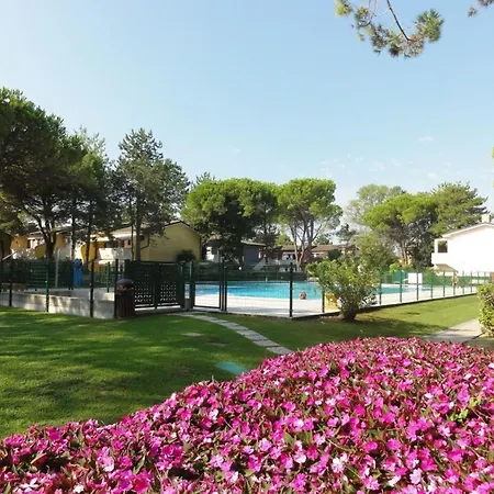 With Shared Pools And Garden 比比翁