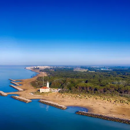 With Shared Pools And Garden 빌라