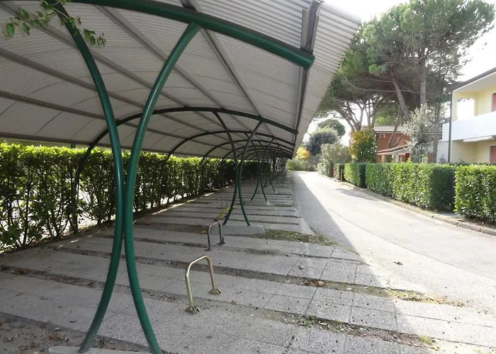 With Shared Pools And Garden فيلة