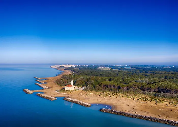 With Shared Pools And Garden 빌라