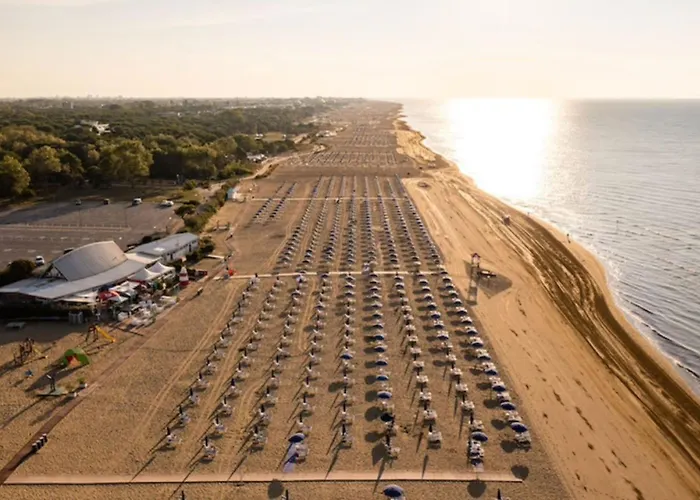 With Shared Pools And Garden فيلة *